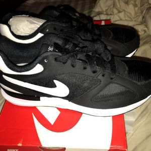 Nike Air Pegasus New Racer Size 7 Black/White